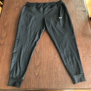 New with tags Nike Therma Women’s leggings/joggers